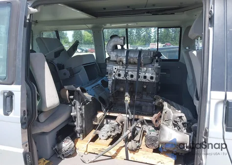 2003 Volkswagen Eurovan Mv из США, поврежденный, VIN WV2NB47003H003131